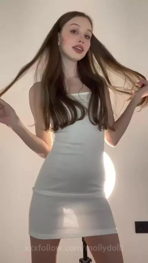 Would you like to go down on me right now❓ by mollydolli