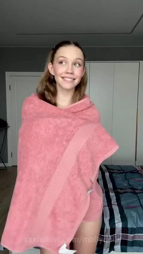 So innocent, yet somehow impossible to ignore! by mollydolli