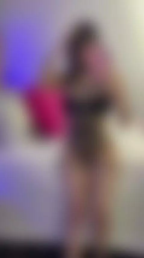 A Hot Show That Makes You Tremble by miamonroemodel