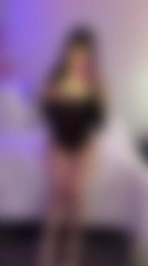 Soft moves, slow fire… can you feel the heat? by miamonroemodel