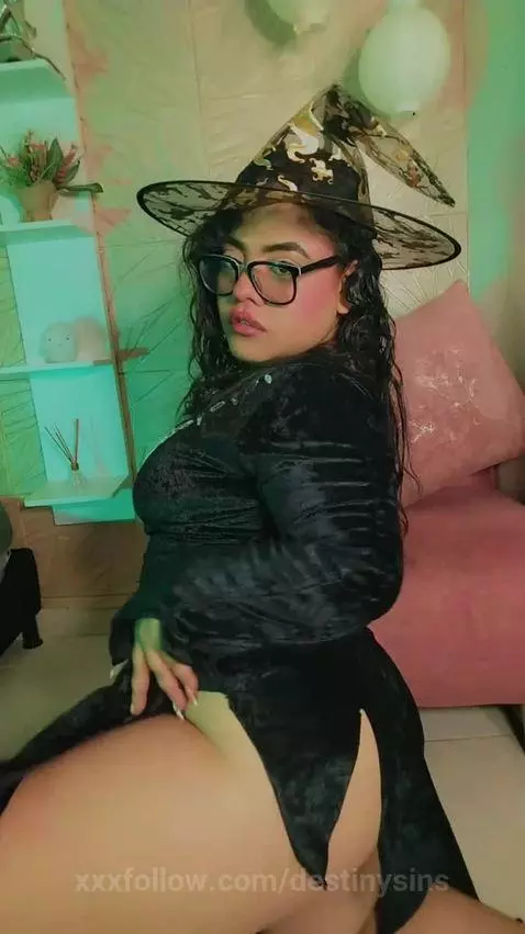 I will catch you for me, with my spells 🧙‍♀️ 😍😮 by destinysins