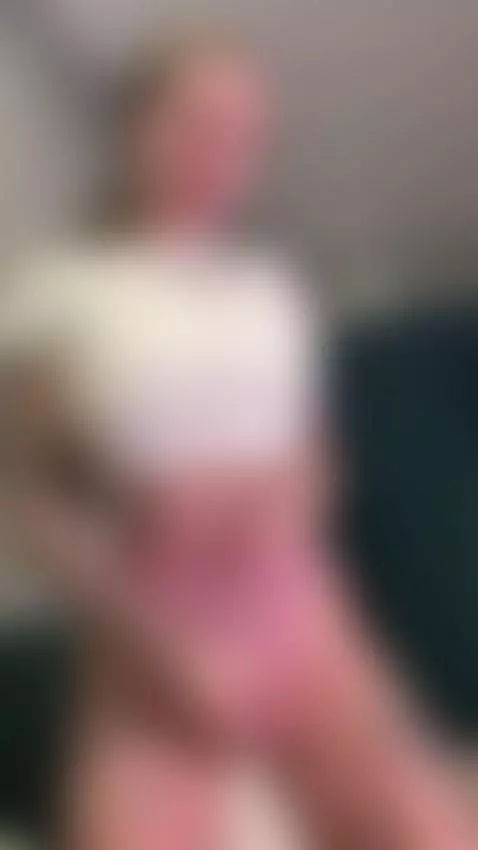 This model brunette squirts so hard💦💦 by mollyshot69