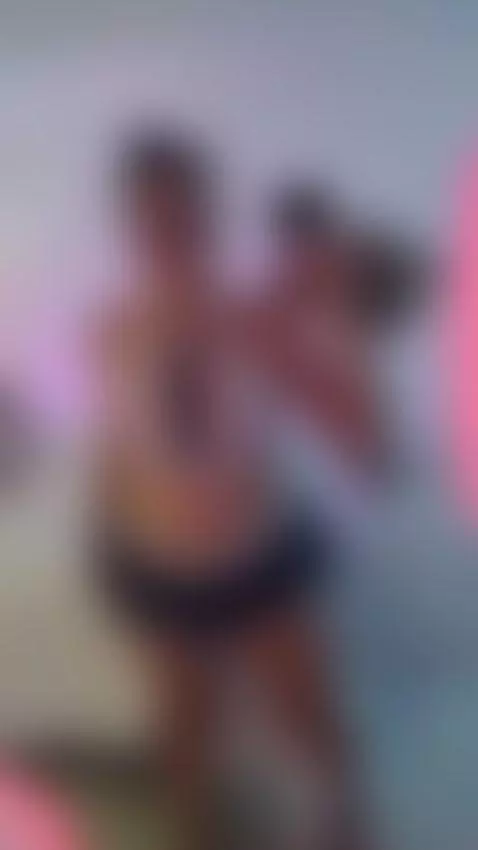 I'm longing to have you inside me.
https://es.chaturbate.com... by chriisty-turlington