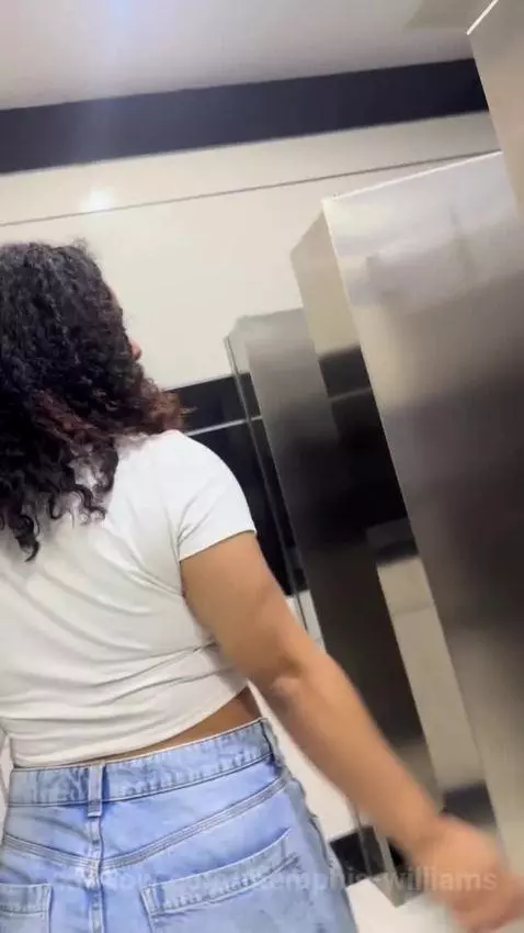 Come go to the bathroom and take your hard cock while I mast... by memphis-williams