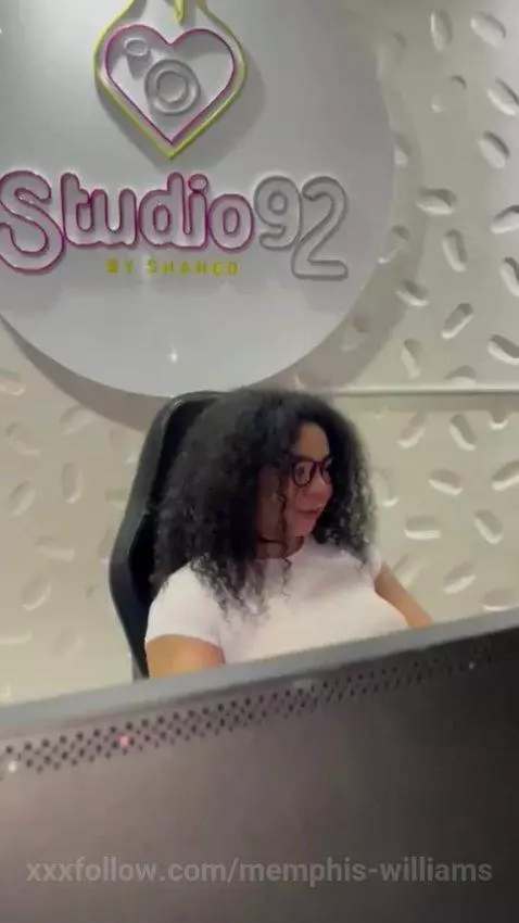 Turn the chair and then fuck me! 🔥 by memphis-williams