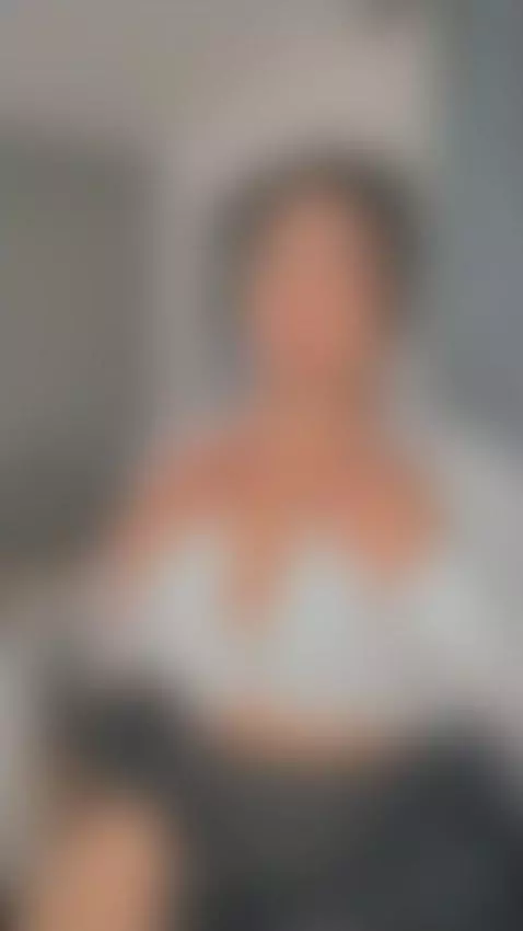 Your secretary wants to behave very badly today 🔥😈 by memphis-williams