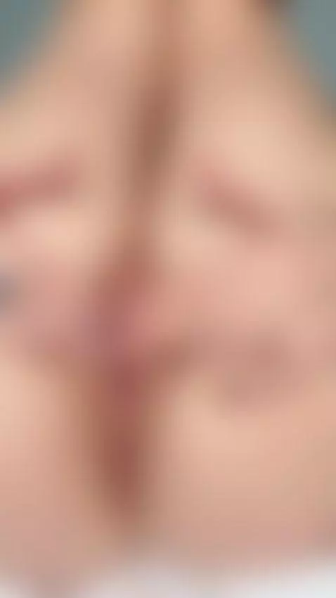 Let me distract you for a little while by lit1lekitty