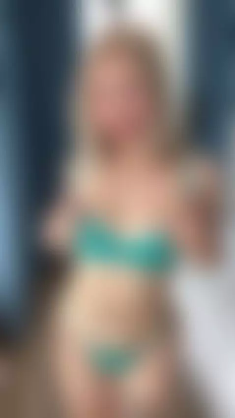 Just a bored girl who wants some fun by lit1lekitty