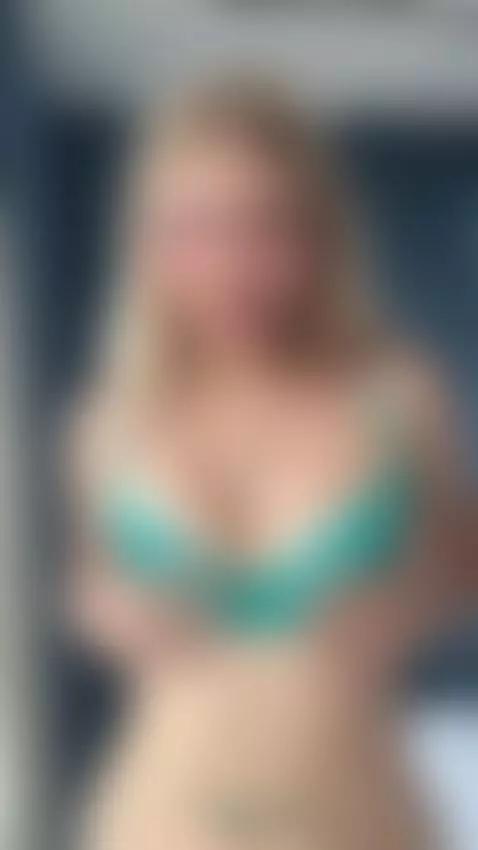 I'm a horny, romantic girl by lit1lekitty