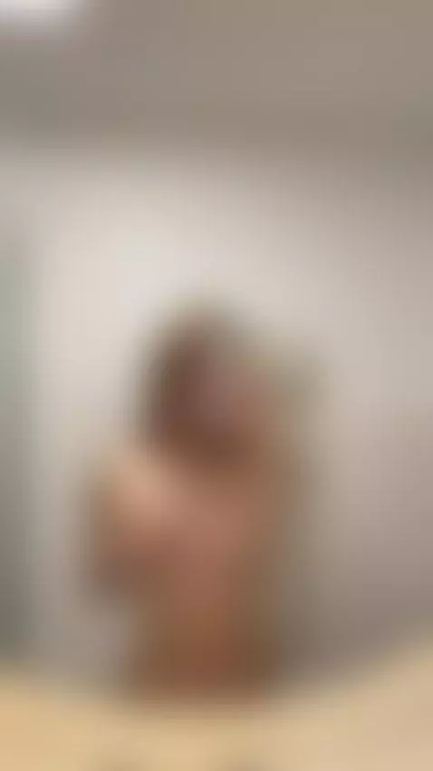 Shadows roll down my curves in quiet waves 💦🩶 by karishax