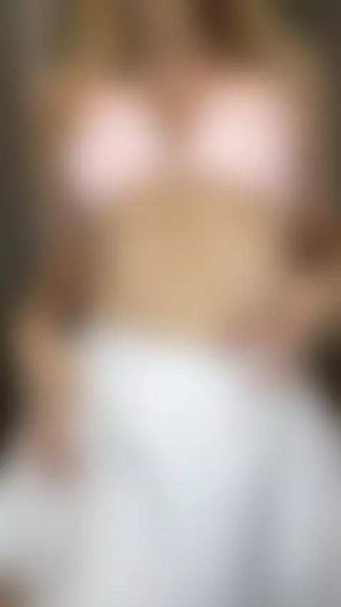 The way I arch my back? All for you 🖤 by karishax