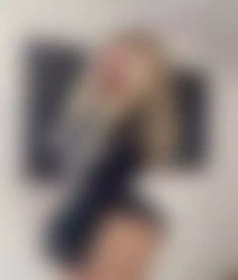 Light pools at the base of my neck 💋💫 by karishax