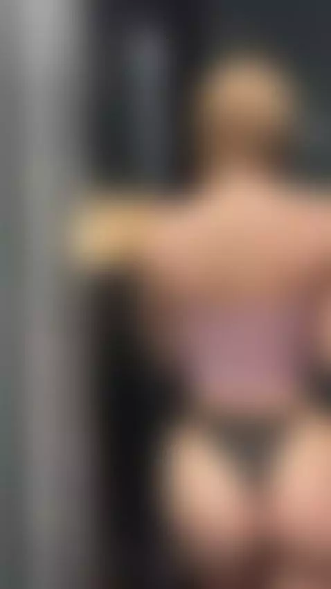 My skin brightens with each slow inhale 😏🔥 by karishax