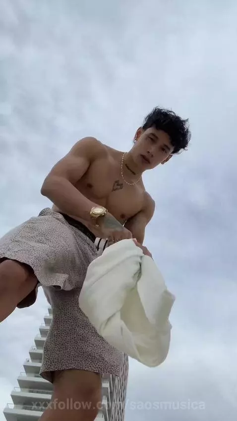 A la playita conmigo?🥵 by saosmusica