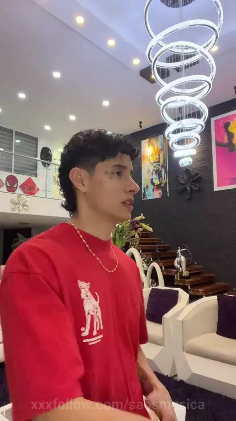 Strong hands, soft lips… imagine the rest 😏💋 by saosmusica