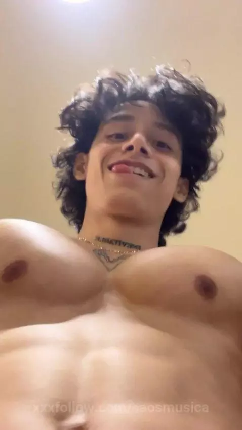 Too hot for this place 👀💦 by saosmusica