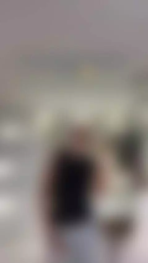 Strong hands, soft lips… the rest you’ll have to imagine 😏💋 by saosmusica