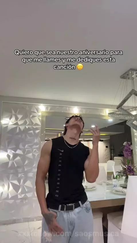 Strong hands, soft lips… the rest you’ll have to imagine 😏💋 by saosmusica