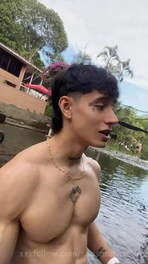 Some guys flex muscles… I flex temptation 😏🔥 by saosmusica