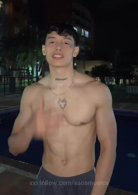 Not here to compete… I’m here to stay on your mind 24/7 🧠💦 by saosmusica