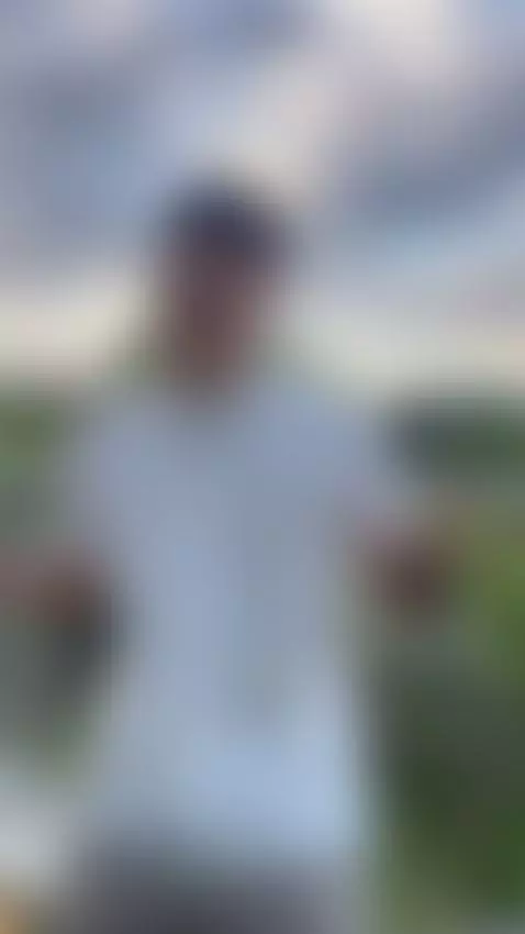 Hard body, soft lips… balance is everything 🖤💋 by saosmusica