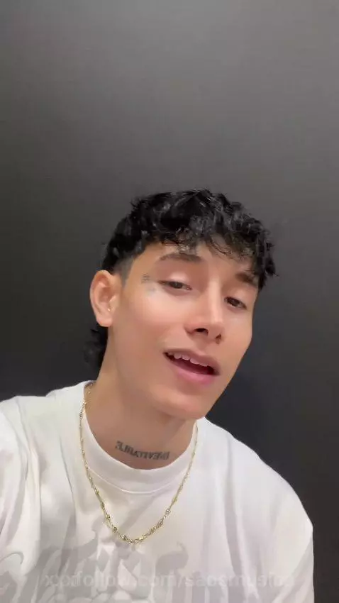 Strong hands, dirty mind… dangerous combination 🖤💪👅 by saosmusica