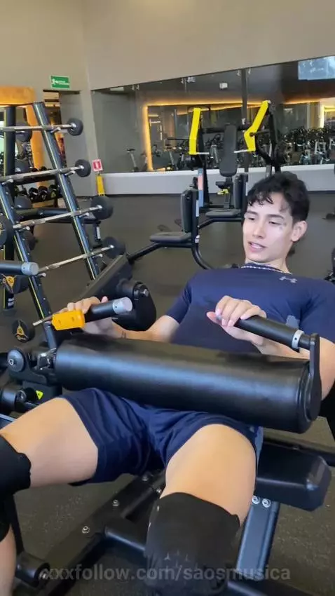 “Not every king wears a crown… some just leave you breathles... by saosmusica