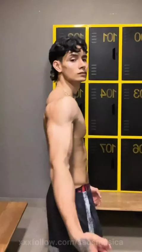 Confidence looks better shirtless, don’t you think? 😉⚡ by saosmusica