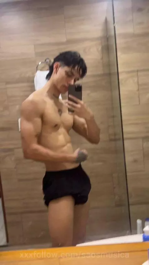 The kind of distraction you don’t want to end. 💭💪 by saosmusica