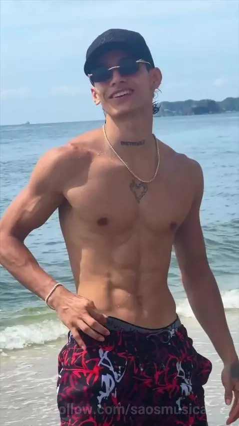 I play it cool here… the real heat’s somewhere else. 🔥 by saosmusica