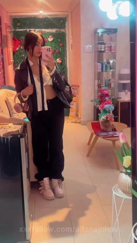 Lazy morning but make it sexy ☕💋 by aitanajohns