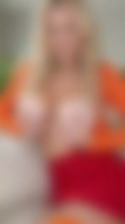 Sexy blonde oerfect boobs by kimysenpai