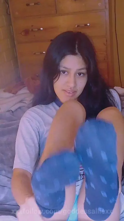 More soft toes and playful moves waiting in my links 👣🔥 by goddessalliexx