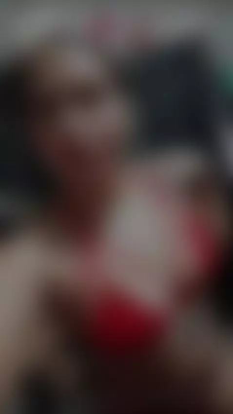 How does red look on me? by kamilaoficial