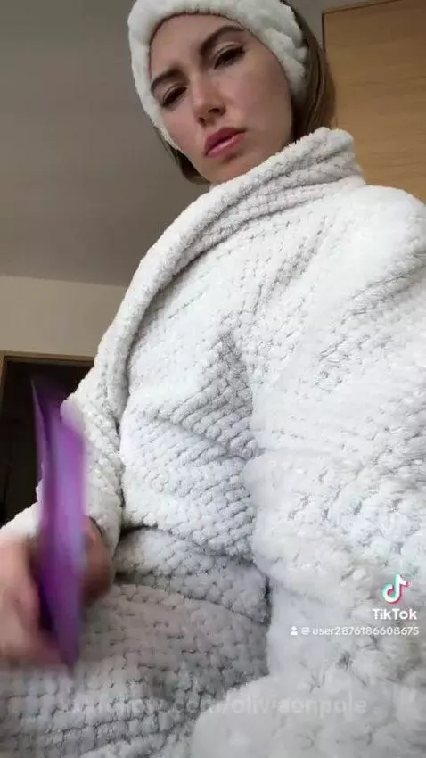 Spicy allure: petite & daring 🌃
Sassy blonde with a naughty ... by oliviaonpole