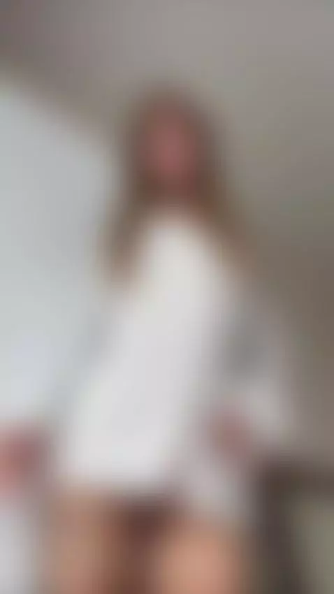 Bright and passionate! Click subscribe via the link in bio ✨... by oliviaonpole