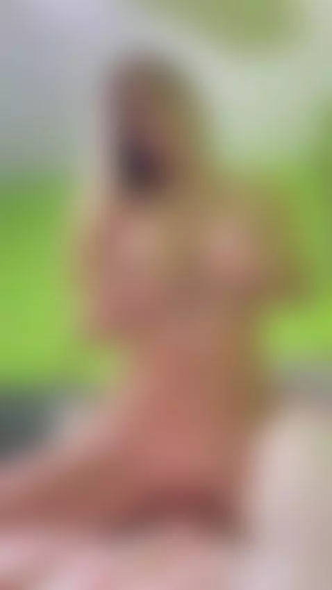 I don’t beg. I command stares 💄 by sunnybunnyy