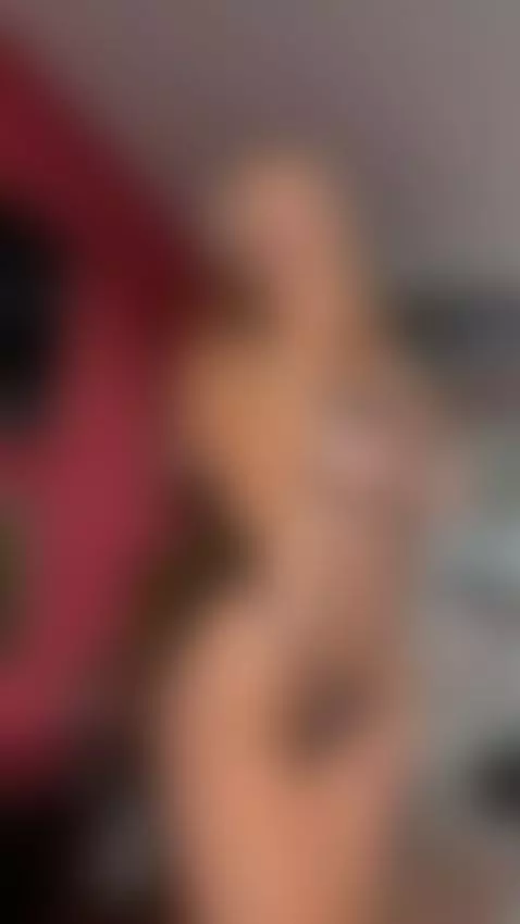 The air hums against my shoulder 😏🔥 by sunnybunnyy