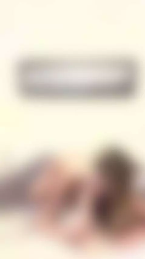 I breathe until the room feels alive 💦🩶 by sunnybunnyy