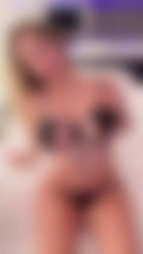 You like watching, don’t you? 😏👀 by sunnybunnyy