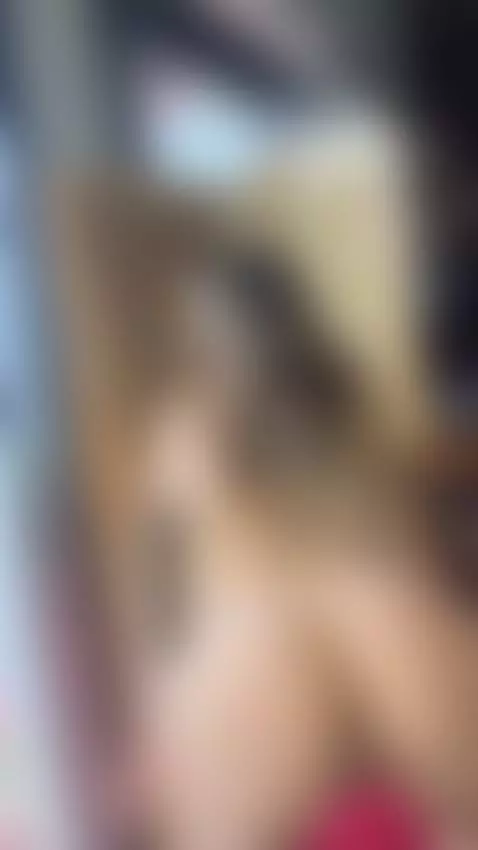 The air hums around my thighs 💋💫 by sunnybunnyy