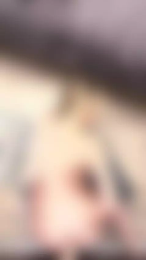 My silhouette blooms in soft gold 💋💫 by sunnybunnyy