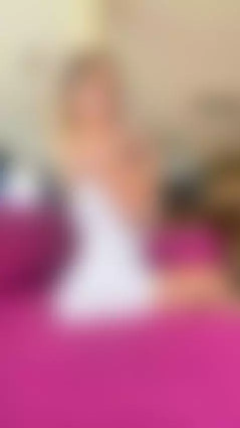 The air slides across my chest 💋💫 by sunnybunnyy