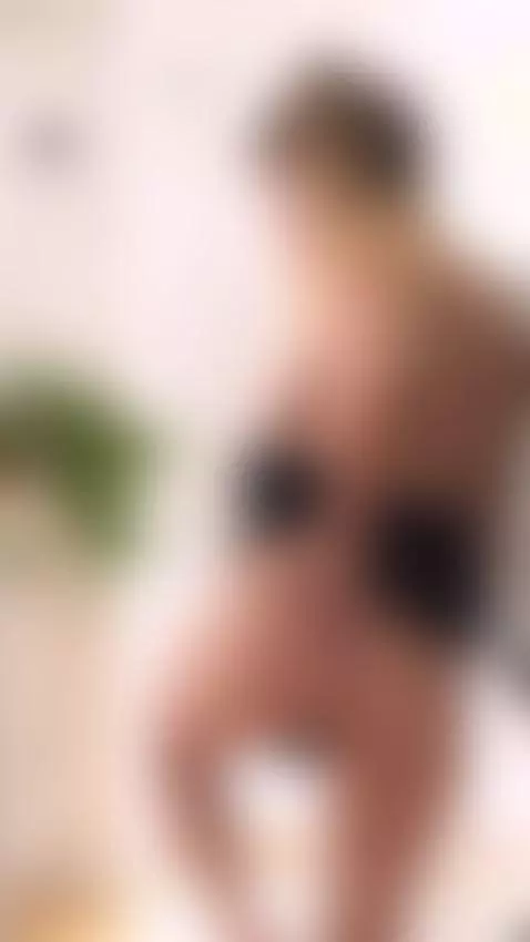 The air warms under my palms 💋💫 by sunnybunnyy