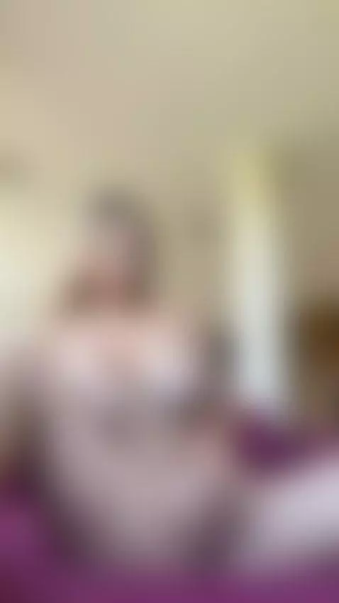 The air gathers behind my shoulders 😏🔥 by sunnybunnyy