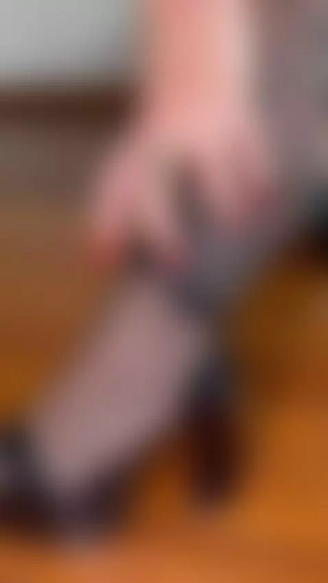 To hear me moan you just have to lick my body by domiranoire