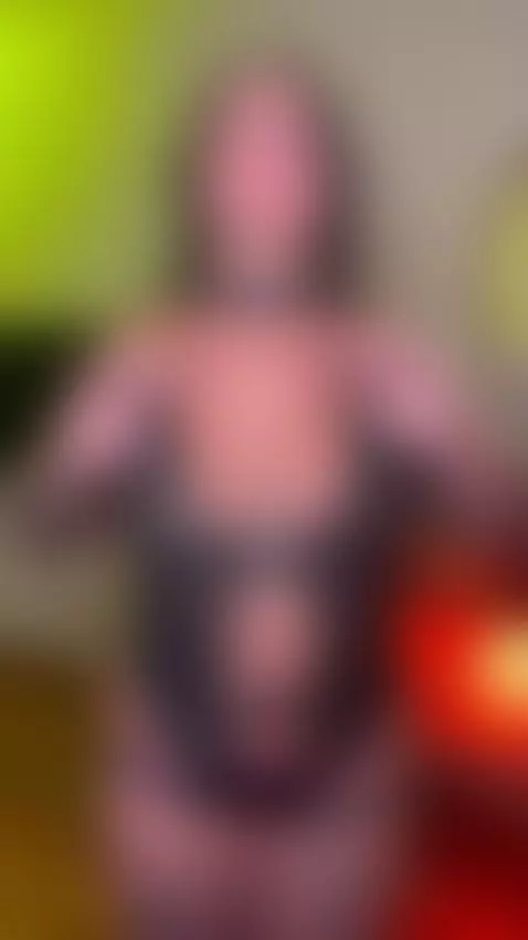 I think my body’s begging for attention today… 👀💖 by domiranoire