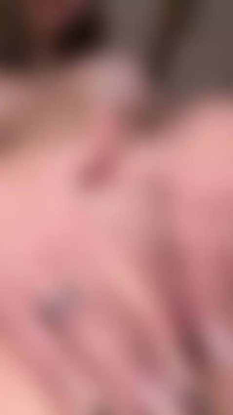 Horny hairy pussy by krisyourgirlfriend