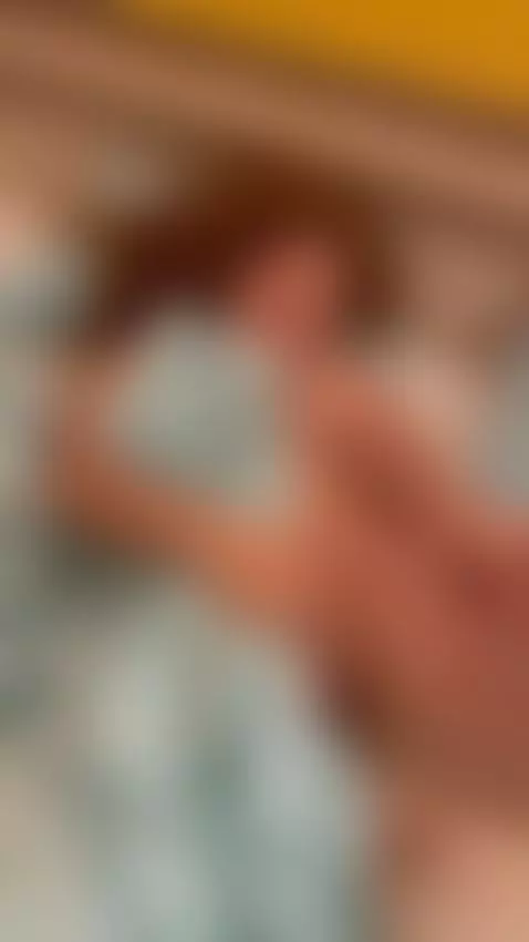 I'm waiting for you 👋🏻🍑 by fiorela1