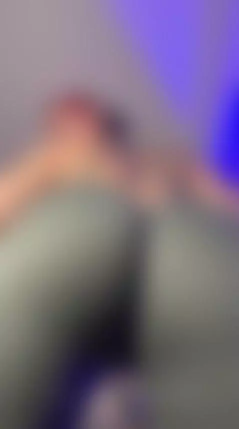 PLEASE MAKE A HOLE IN MY LEGGINGS AND FUCK MY TIGHT ASS! 🍑😵 by chloelust